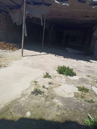 Digər kommersiya daşınmaz əmlakı: Xetai rayonu Mehemmed Hadi kucesinde 200kvadratliq obyekt icareye