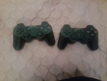 ps3 islenmis: 1 aydi almisam 60 oyun var 2 dene ustunde verilen pult original real