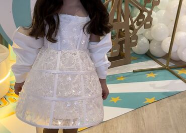 Bayram kostyumları: Uşaq üçün zərif ağ ziyafət/libas - Model: qısa ətəkli, korset üstlü — 2