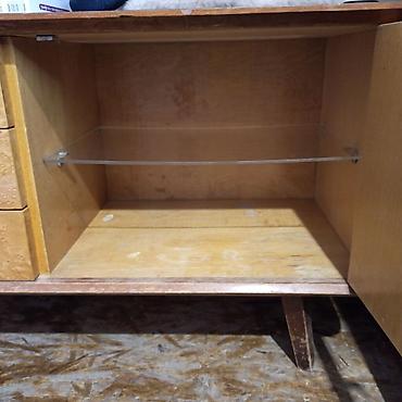 Шифоньеры, шкафы для одежды: Продается шкаф и столик с зеркалом. Состояние хорошее, все ящики и — 8