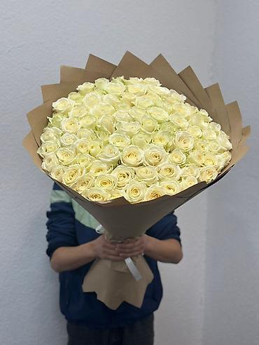 Букеты из живых цветов: - Профессиональная флористическая сборка и гармоничные цветовые — 15