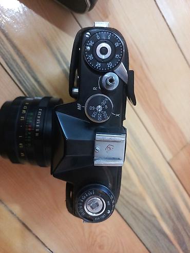 hot 40i: Zenit EM 35mm SLR fotoaparat - Obektiv: Helios‑44M 58mm f/2 (M42 — 3