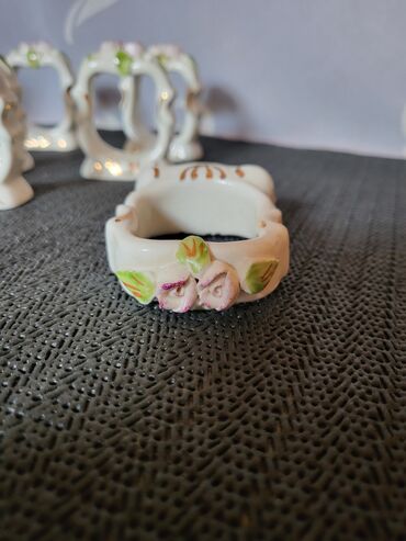 Kuhinjski setovi: Drzaci za salvete novi iz 70ih god.Nemacka Fena porcelan. Drzaci novi na lalafo.rs — 7 Kuhinjski setovi: Drzaci za salvete novi iz 70ih god.Nemacka Fena porcelan. Drzaci novi — 7