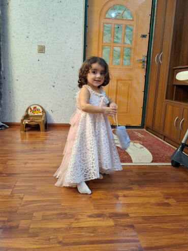 Toy paltarları: Don yenidir 1defe geynilib. 2-3 yawinda 4yawinda uwagada geder — 6