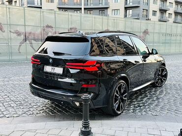 BMW: BMW X5 – Premium SUV - Kuzov: tam ölçülü SUV, qara rəng, aqressiv — 4