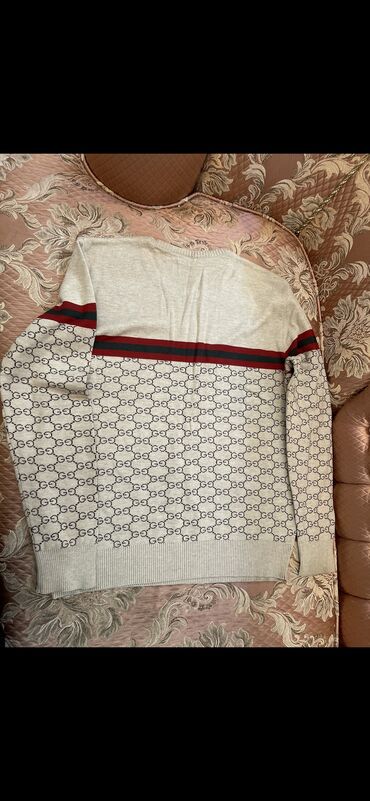 Sviterlər: Razmer M-L. Sviterler e’la veziyyetde,L razmer.materiallar chox — 7