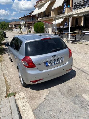 Kia: Kia Ceed: 1.4 l. | 2010 έ. Λιμουζίνα