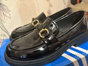 Qadın ayaqqabıları: Qadın üçün klassik laklı loafer ayaqqabılar - Brend: Youma - Rəng — 4