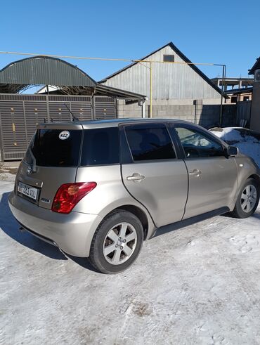 суротор: Toyota ist: 2003 г., 1.5 л, Автомат, Бензин