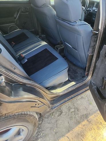 Унаа сатуу: Volkswagen Vento: 1992 г., 1.8 л, Кол менен иштөөчү, Бензин, Седан — 3