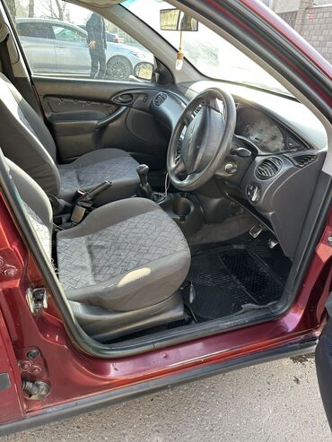 Ford: Ford Focus: 2001 г., 1.6 л, Механика, Бензин, Хэтчбэк — 4