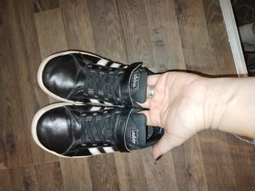 Patike: Adidas, Veličina - 33 — 9