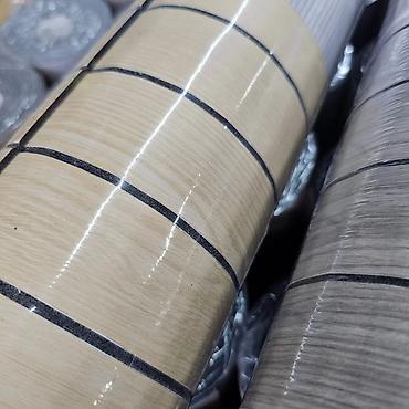 gurman becej: PVC samolepljiva zidna obloga sa 3D efektom drveta koja služi kao — 7