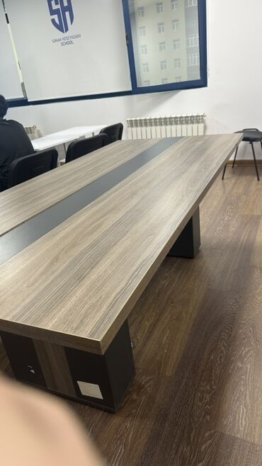Sifarişlə konfrans masaları: Dördbucaq masa, Siyirməsiz, Teksturalı laminat — 7