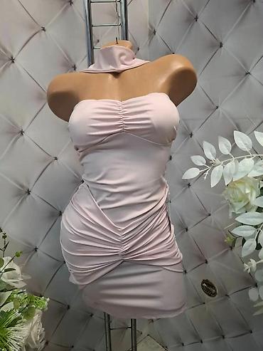 pull and bear torbice: Ženska uska haljina – mini dužina, efekat drapiranja - Model: uska — 4