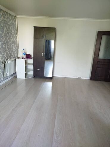 срочно продаётся 1 комнатная квартира в районе ошского рынка: 1 бөлмө, 42 кв. м, Жеке план, 4 кабат, Евроремонт