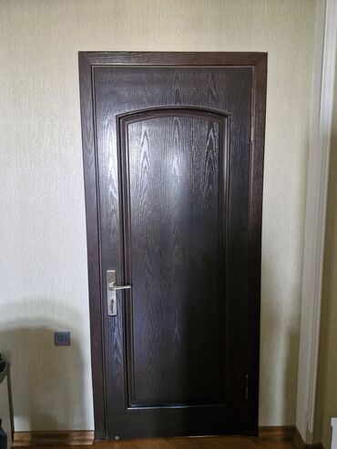 Otaq qapıları: Ishlenmish qapi.yaxshi veziyyetdedir.2si birlikde 100azn