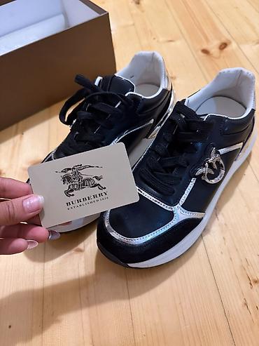 casual: Burberry, Ölçü: 38, rəng - Qara, Yeni — 1