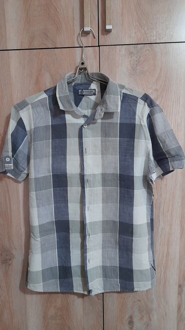 Рубашки: Рубашка б/у в хорошем состоянии, без изъянов.Цена 150сом