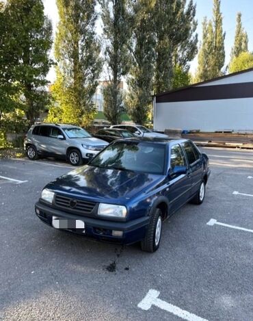 автомобиль вента: Volkswagen Vento: 1996 г., 1.8 л, Механика, Бензин, Седан