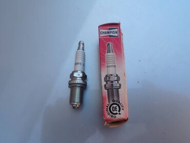 Auto delovi: Svećica Champion RC8BYC OE030 sa dva kraka. Imam 3 komada. Cena 350 na lalafo.rs — 2 Auto delovi: Svećica Champion RC8BYC OE030 sa dva kraka. Imam 3 komada. Cena 350 — 2