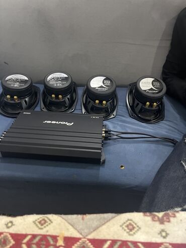 Monitorlar: Pioneer avtomobil audio dəsti - Gücləndirici: Pioneer 4-kanallı