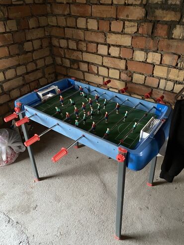 ставки на спорт: Настольный футбол (кикер) на ножках - Игровой стол компактного