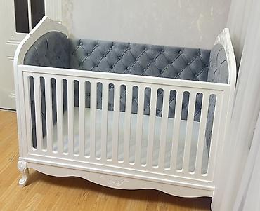 Beşiklər: Uşaq beşiyi – klassik dizayn, yumşaq kapitonlu içliklə - Material: ağ — 1
