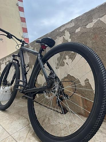 Городские велосипеды: Şəhər və yüngül off-road üçün universal velosiped - Rəng: mat qara - — 3