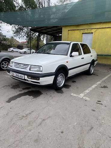 vento: Volkswagen Vento: 1993 г., 2 л, Механика, Бензин, Седан — 4