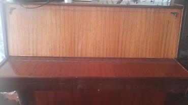 Ağac korpuslu akustik pianino - Klassik üslubda, düz (upright)