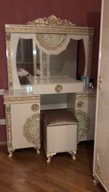 Yataq otağı dəstləri: 2 təknəfərlik çarpayı, 2 tumba, Komod, Termo, Azərbaycan, İşlənmiş — 8