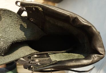 Botinkalar: Hərbi zabit çəkməsi Az işlənmiş hərbi zabit çəkməsi satılır. Ölçüsü — 9