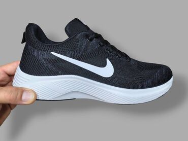 srebrne mindjuse beograd: Trainers, size - 46