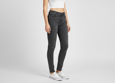jeansy dopasowane damskie: New Yorker, Jeansy damskie, rozmiar XS