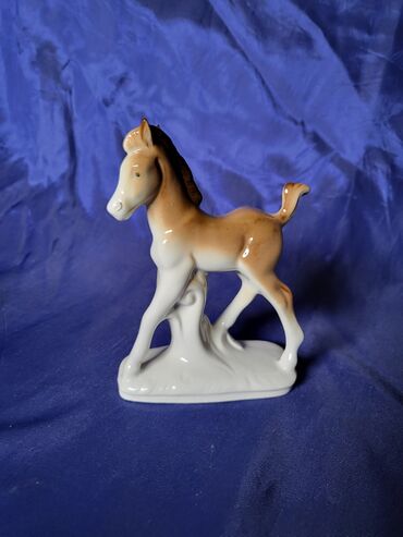 Ostali kućni dekor: Figura konja nova nemacka Foreign 70te. Porcelanska figura. mereni — 1