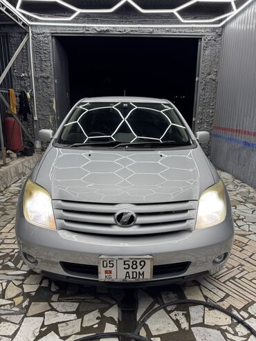 Toyota: Toyota ist: 2002 г., 1.5 л, Автомат, Бензин, Седан