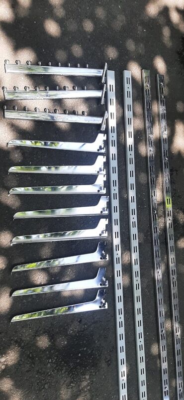 Vitrin üçün aksesuarlar: Məhsul: Mağaza vitrin sistemi üçün perforasiyalı relslər və asqı — 4