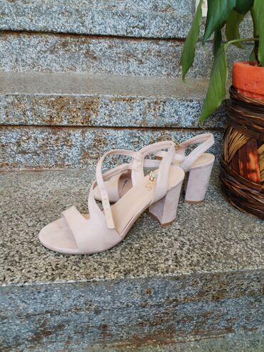 mk kais: Sandals, 37