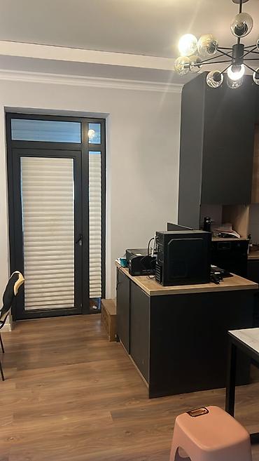 Үйлөр: Продаю дом ж/м Биримдик Кут. 2-этажа, площадь 210м². Дом 1.5 кирпича — 7