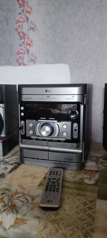 Sirena Motors: LG musiqi sistemi – model MDD62 Xüsusiyyətlər: - 3 DVD Changer