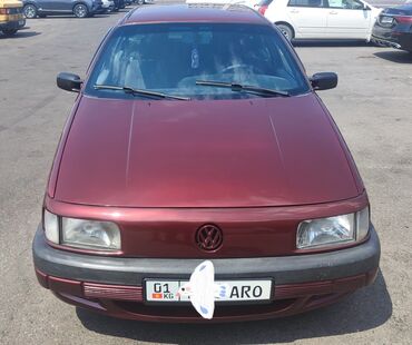 рассрочкага машина берем: Volkswagen Passat: 1991 г., 1.8 л, Механика, Бензин, Седан