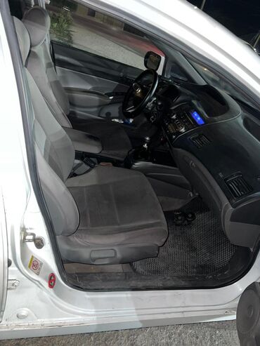 шипованные шины: Honda Civic: 2007 г., 1.8 л, Механика, Бензин, Седан