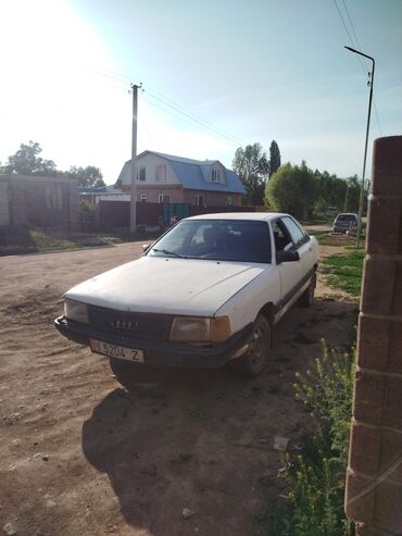 Audi 100: 1989 г., 1.8 л, Механика, Бензин, Седан