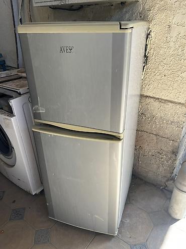 mini refrigerator: Компактный двухкамерный холодильник AVES - Форм‑фактор: узкий — 1