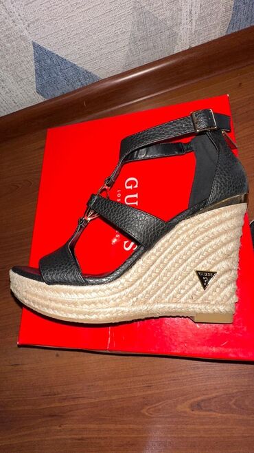 Guess, Ölçü: 39, rəng - Qara, Yeni