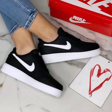 Patike: Nike air force patike

Novo
Brojevi 36 do 46

fb Moja Kupovina 1 — 5