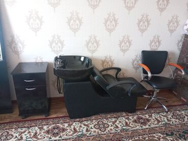 оборудование для парикмахеров: Парикмехерская фурнитура б/у в хорошем состоянии почти новая !