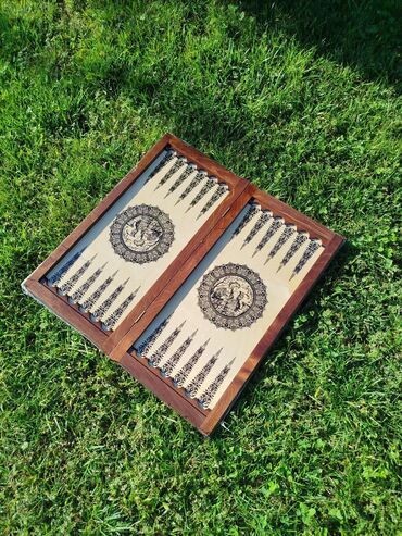 Şahmatlar: Ağacdan hazırlanmış 2-i 1-də oyun dəsti – şahmat və nərd — 2