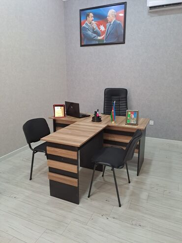 Sifarişlə mebel: Yeni, İşçi üçün, Kvadrat masa